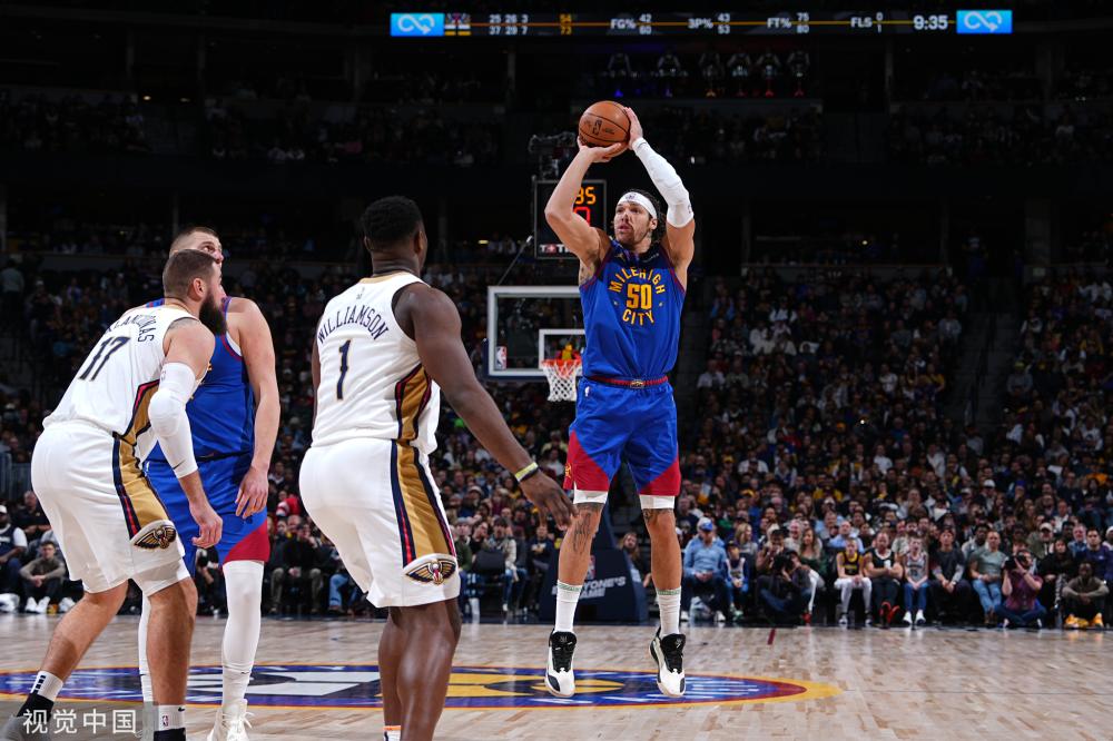 而在他的引 而在他的引